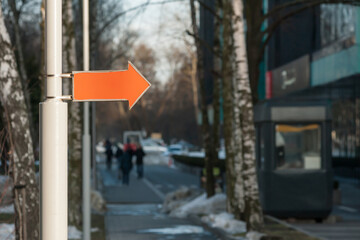 orange pointer with the shape of an arrow to the right