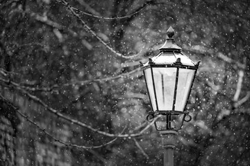 Die Laterne im Schneefall
