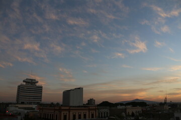 Atardecer en la ciudad de guadalajara