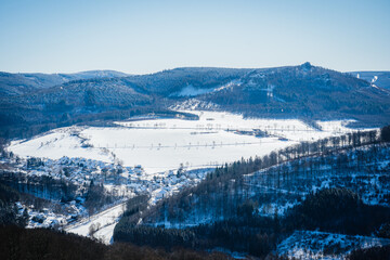 Aussicht auf Bruchhausen im Winter, Sauerland, Bruchhauser Steine