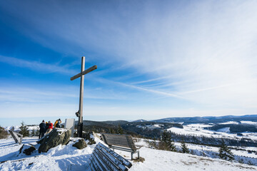 Gipfelkreuz auf dem Clemensberg im Winter, Hochheide, Willingen, Sauerland, Deutschland
