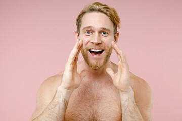 Cheerful bearded naked young man 20s years old perfect skin scream news with hands near mouth...