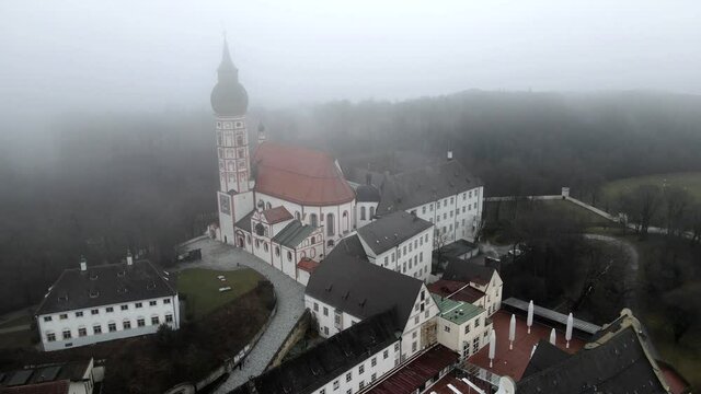Kirchturm Kloster Andechs in Bayern, Drohnen Flug in 4K, Drohne, Europa, Deutschland