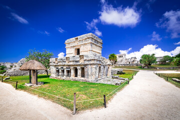 Fototapeta na wymiar Ancient Mayan ruins at Tulum in Mexico