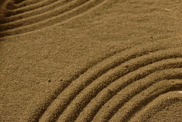 Fototapeta na wymiar Draw a circle-shaped line on the sand