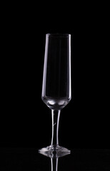 Vaso de cristal con fondo negro