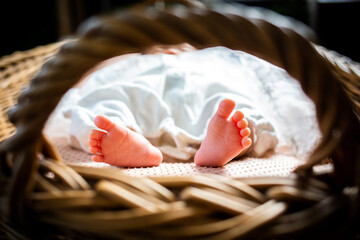 小さくてかわいい赤ちゃんの足の裏