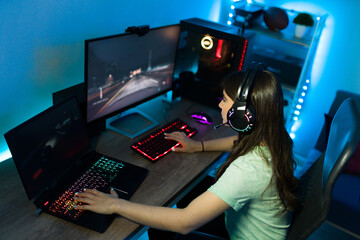 Pretty woman gamer using a gaming PC and laptop © AntonioDiaz