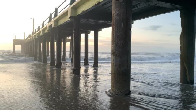 Puerto en playa durante amanecer / atardecer - Port on beach during sunrise / sunset