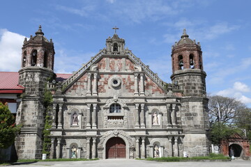 Fototapeta na wymiar Santa Monika Kirche mit Santa Ninio, der Kapelle posas, Minalin, Provinz Pampanga, Philippinen
