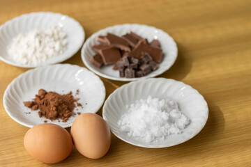 Fototapeta na wymiar チョコレートのお菓子を作る材料