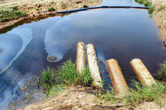 Fuel oil and waste oil fall into the pond. Water pollution, environmental problems.