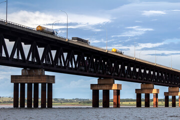 View of the Rollemberg-Vuolo railroad Bridge, is a mixed bridge that serves to cross Parana River