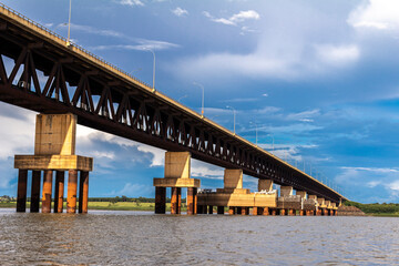 View of the Rollemberg-Vuolo railroad Bridge, is a mixed bridge that serves to cross Parana River.