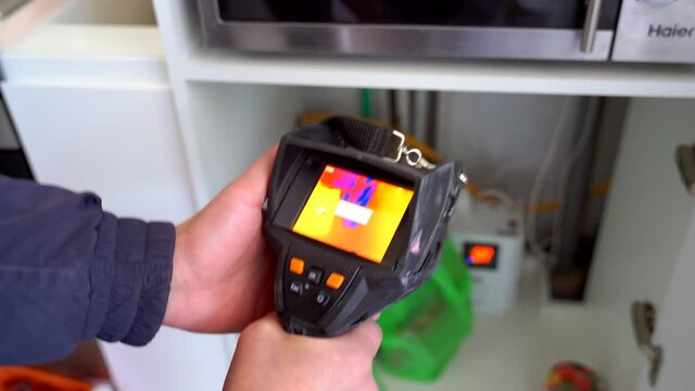 Inspection of enclosing structures inside the premises with a thermal imager.