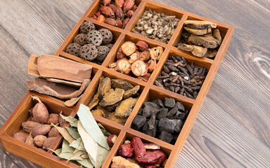 All kinds of Chinese herbal medicine in wooden lattice box