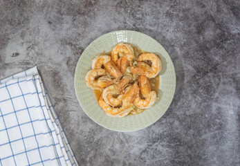 Stir fried shrimp with garlic sauce