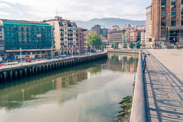 Obraz premium city river and bridge