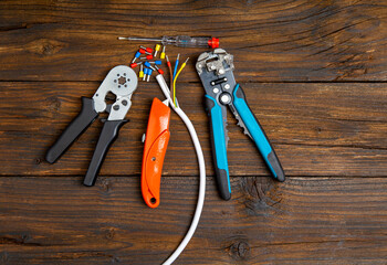 Tools, pliers, knife, tongs, cable, sleeve tip, crimp,
screwdriver, nippers, boards