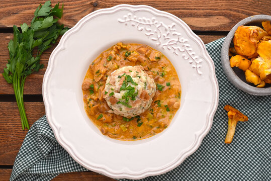 Dumplings with chanterelle ragout