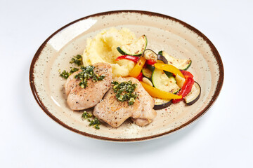 chicken with mashed potato and vegetables