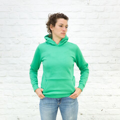 Blanko Kapuzenweater Kelly-Green - No3 - Hoodie - Vorlage auf weißem Grund für Online-Shop