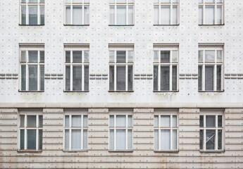 Fototapeta na wymiar Exterior facade of a historic residential building. Außenfassade eines historischen Wohnhauses.