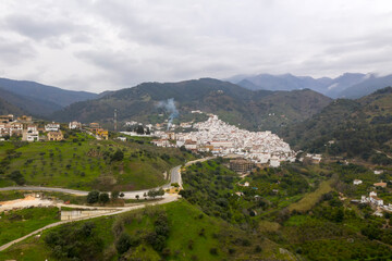 Fototapeta na wymiar vista del municipio de Tolox en la comarca del parque nacional sierra de las Nieves, Andalucía 
