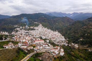 Fototapeta na wymiar vista del municipio de Tolox en la comarca del parque nacional sierra de las Nieves, Andalucía 