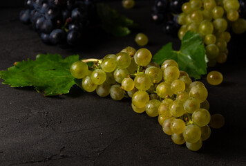 Fresh blue and green grapes with leaves