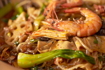 Spicy vegetable stir fried noodles