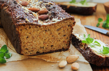 Ketogen Brot selber backen mit Mandeln