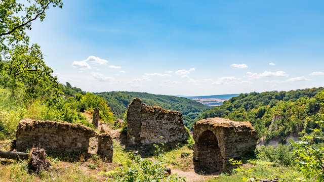 A view of the castle ruins in Questenberg