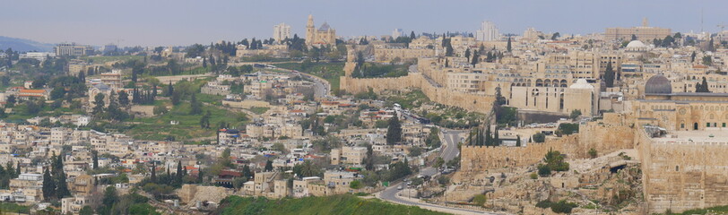Fototapeta na wymiar Blick vom Ölberg auf den Tempelberg, mit Al-Aqsa-Moschee und Dormitio Kirche