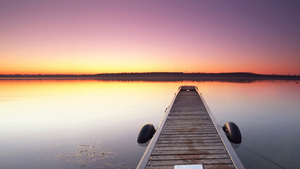 alter Holzsteg am See