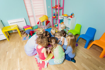 Educational group activity at the kindergarten or daycare - 418134933