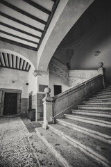 Obraz premium Patio de antiguo palacio español