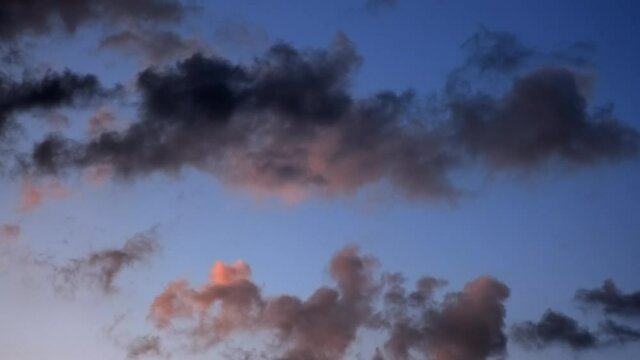 Slowly flowing dark orange thunderstorm clouds.
They are very slow with a duration of 60 seconds, so you have the opportunity to speed them up.
These are cumulus clouds illuminated by the setting sun.