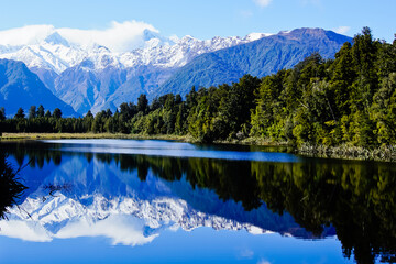 Naklejka na ściany i meble Lake Matheson and reflection New Zealand