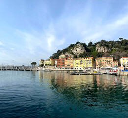 Fototapeta na wymiar Immeubles colorés en bord de mer dans le port Lympia de Nice sur la Côte d'Azur