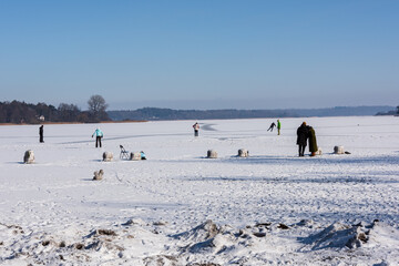 Winterliche Impressionen aus Schleswig-Holstein mit Eis und Schnee im kalten Norden