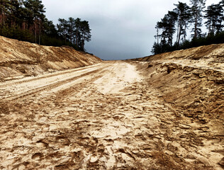 Budowa nowej drogi. Wykopy. © WalDec
