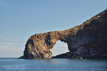 Punta Perciato - Felsbogen auf Salina