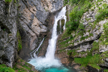 Der Savica Wasserfall, einer der berühmtesten Wasserfälle in Slowenien. 
