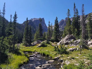 Fototapeta na wymiar Stream and Rocky Mountains, Rocky Mountain National Park, Colorado 