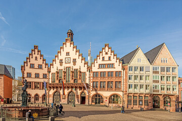 Fototapeta na wymiar Panoramic view over historic Frankfurt Römer square with city hall, cobblestone streets and old half-timbered houses in morning light