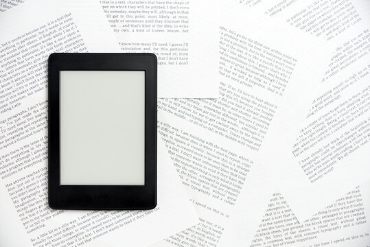 Electronic reader off on sheets of paper. Concepts: reading and technology