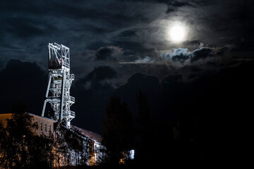 Turm Bergbau im Mondschein