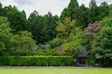 京都嵯峨野落柿舎前