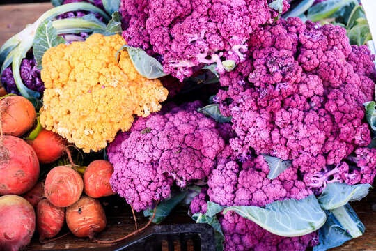 USA, California, Solvang. Outdoor market with fruit, flowers and vegetables.